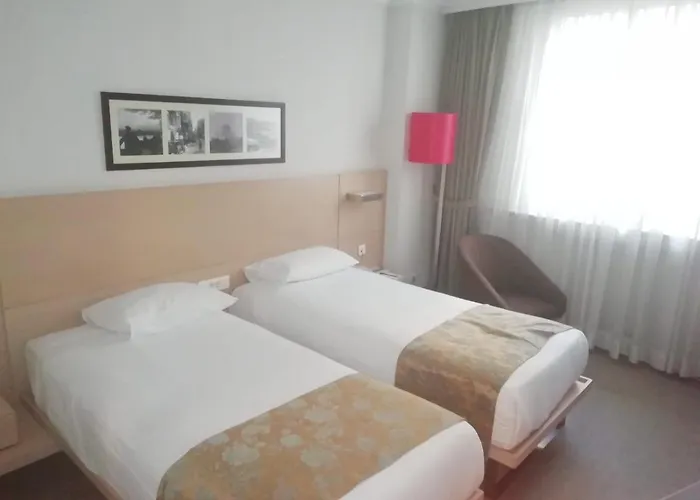 Eresin Taxim & Premier Hotel 4*