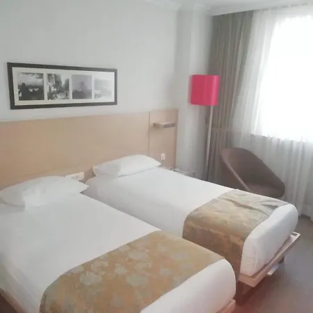 Eresin Taxim & Premier Otel 4*