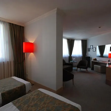 Eresin Taxim & Premier Otel 4*